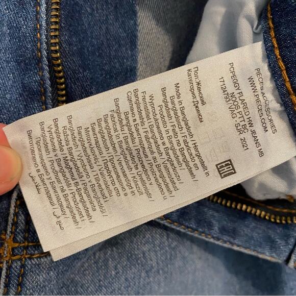 NWT $70 Pieces UK Denim Flare Fit High Waist Jeans MED NEW - Picture 13 of 16